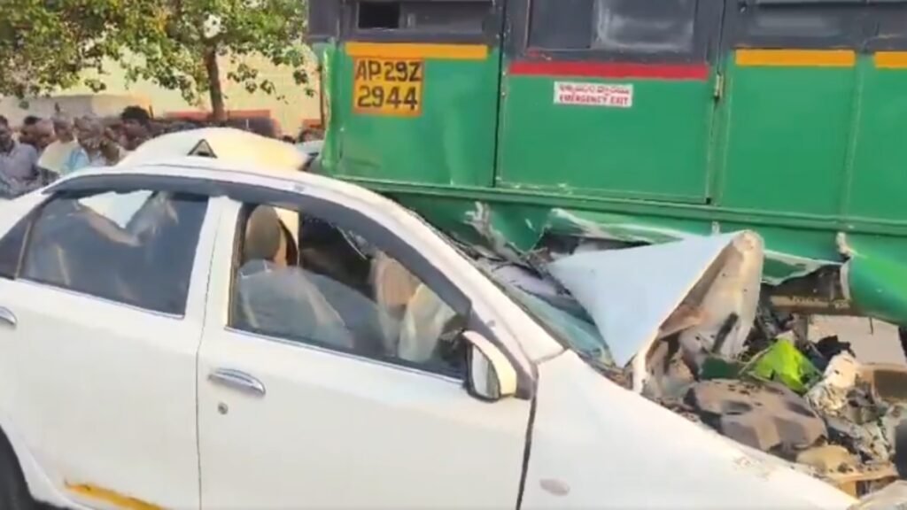 Driver loses concentration, rams into bus; 3 from Telangana family die