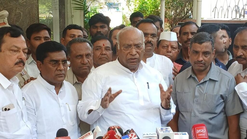 Congress on reduction in number of subsidised Ujjwala refills