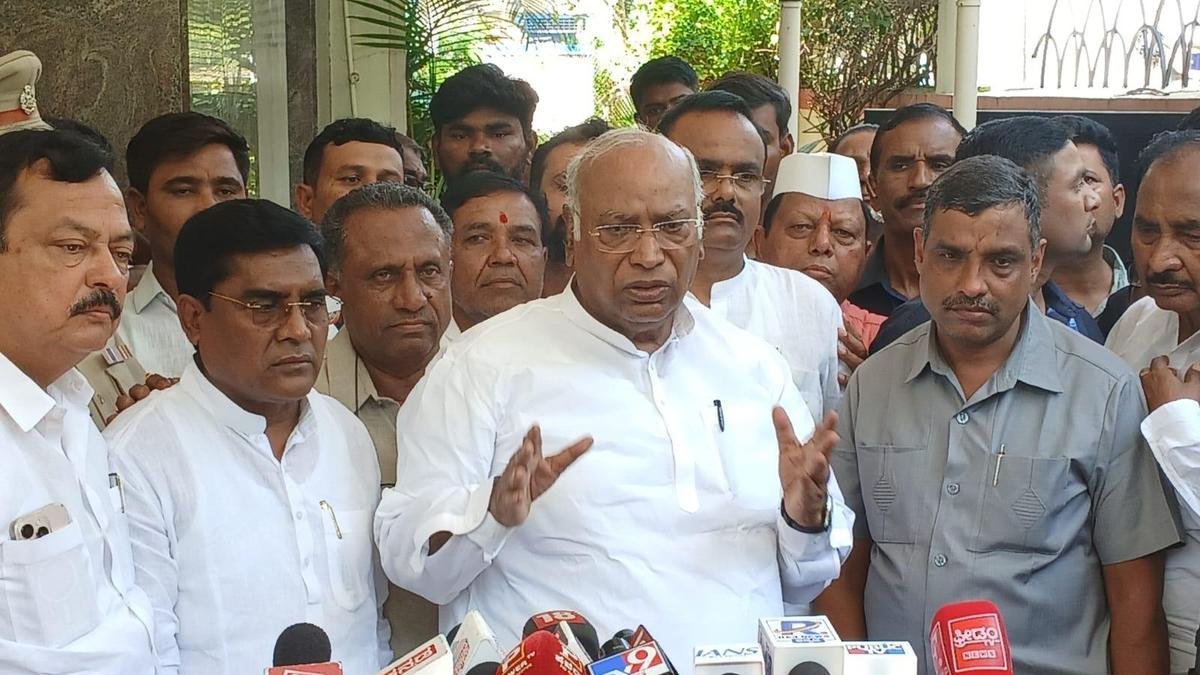 Congress on reduction in number of subsidised Ujjwala refills