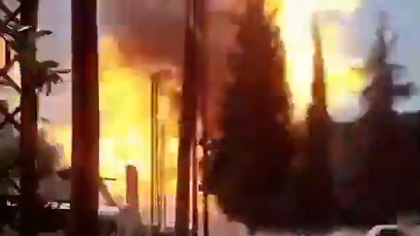 Gas tanker explodes in fire near army barracks in Lebanon | Newsfeed